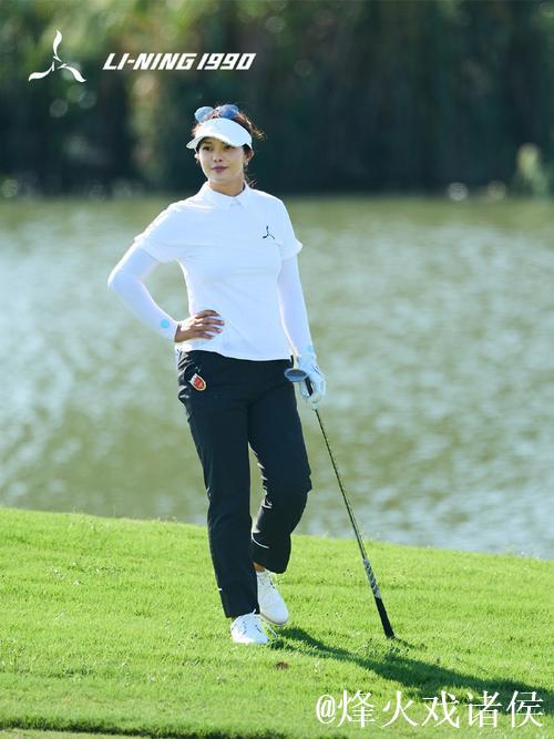 LI-NING1990 春夏新品亮相 张维维诠释时尚美学
